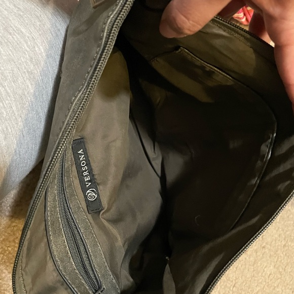 ❤️‍🔥SOLD❤️‍🔥Gray Versona Crossbody - Picture 4 of 7